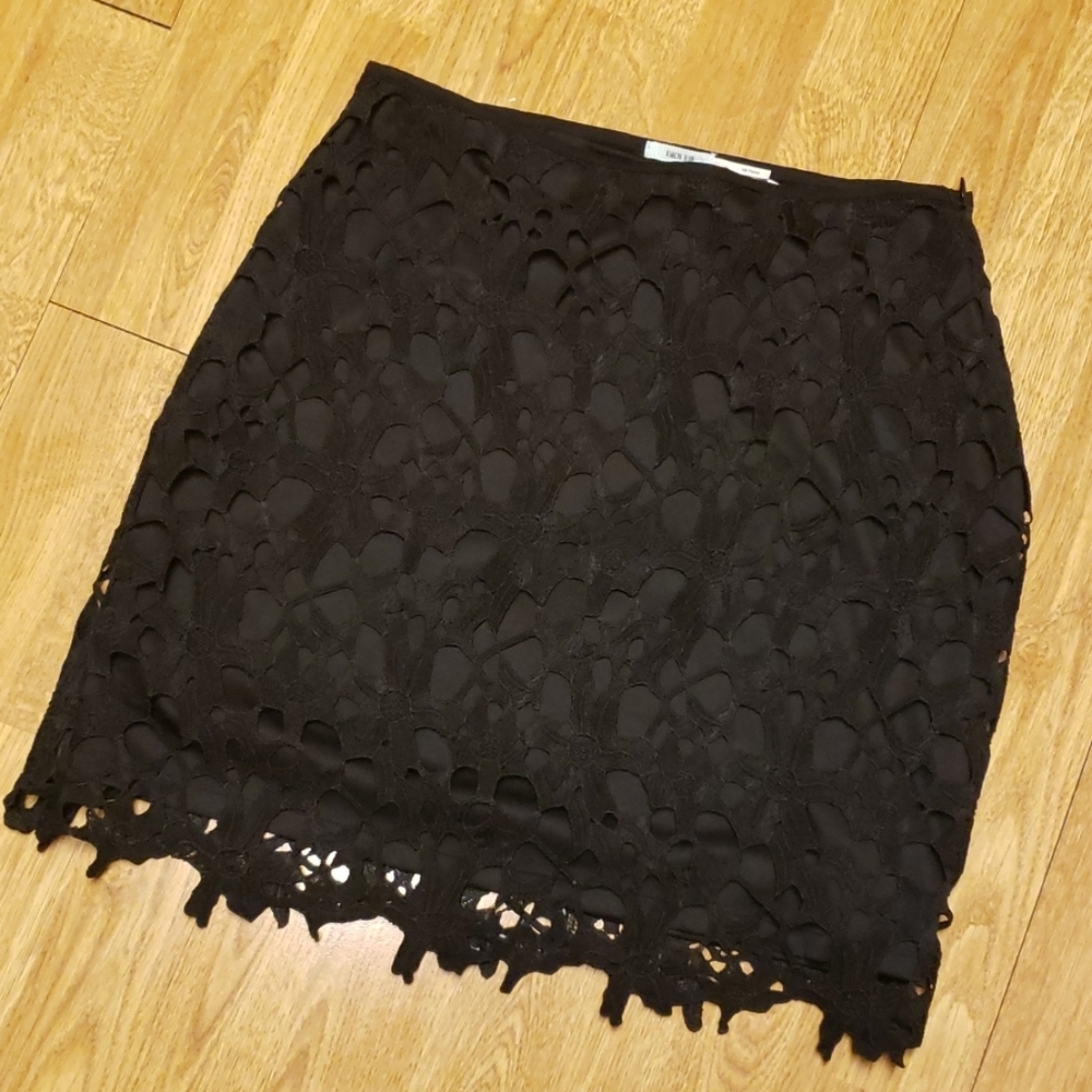 NWT Kimchi Blue black lace pencil skirt sz 6